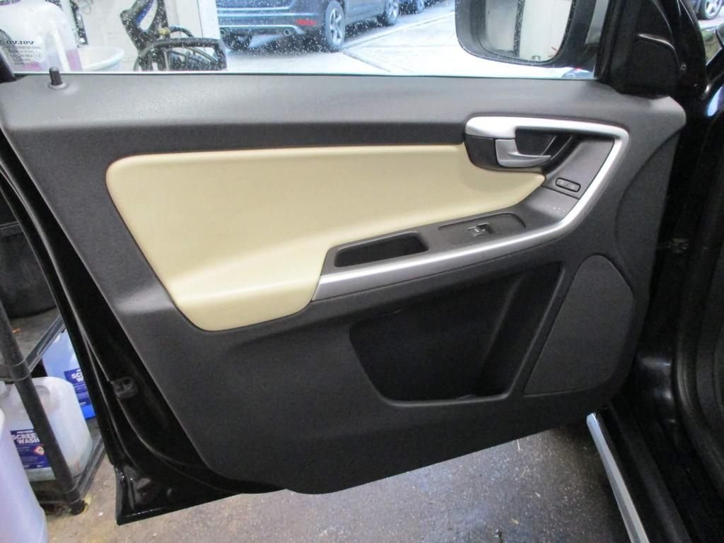 USED 2010 10 VOLVO XC60 2.4 D5 R-DESIGN SE AWD 5d 205 BHP 68000 MILES ONLY