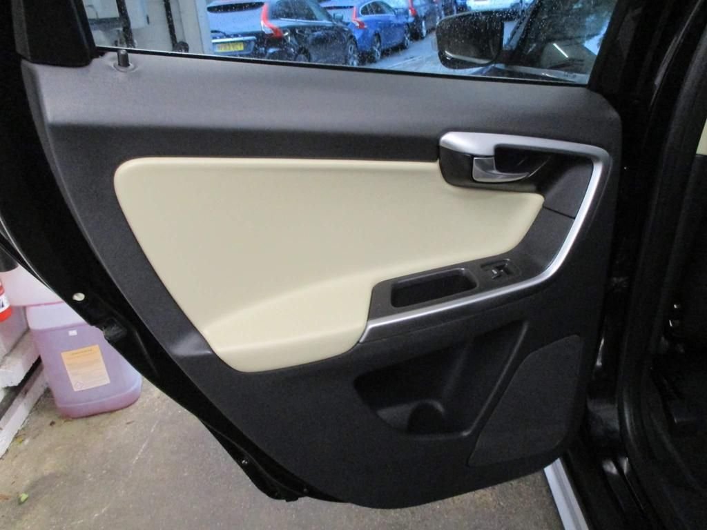 USED 2010 10 VOLVO XC60 2.4 D5 R-DESIGN SE AWD 5d 205 BHP 68000 MILES ONLY