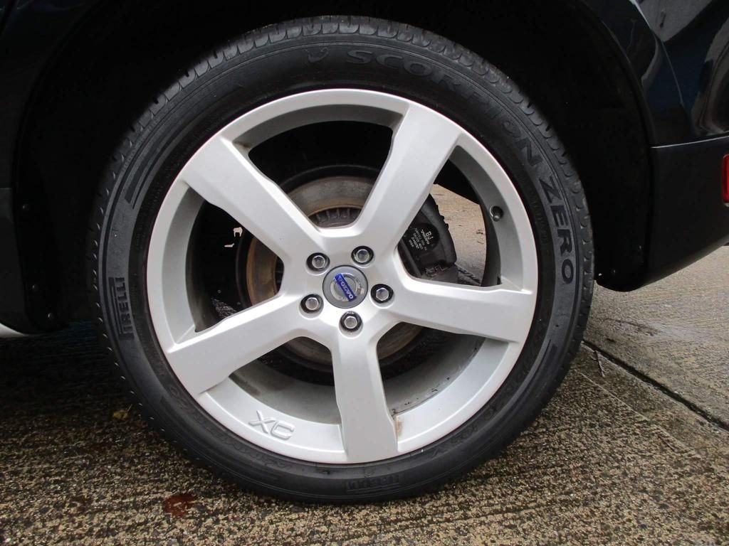 USED 2010 10 VOLVO XC60 2.4 D5 R-DESIGN SE AWD 5d 205 BHP 68000 MILES ONLY