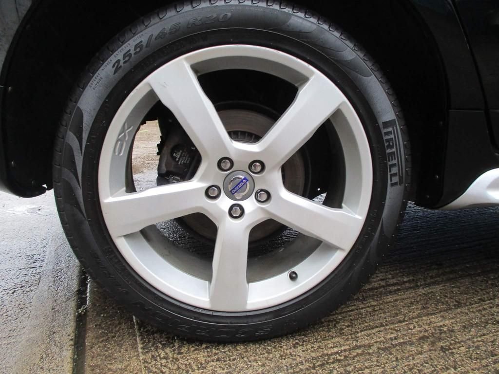 USED 2010 10 VOLVO XC60 2.4 D5 R-DESIGN SE AWD 5d 205 BHP 68000 MILES ONLY