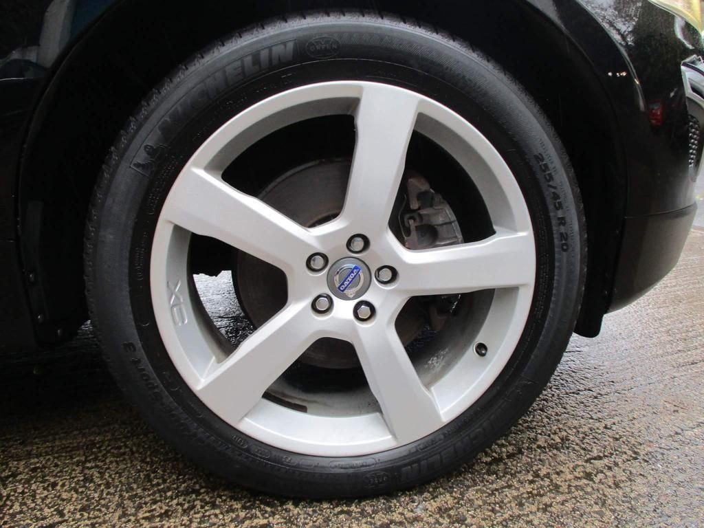 USED 2010 10 VOLVO XC60 2.4 D5 R-DESIGN SE AWD 5d 205 BHP 68000 MILES ONLY