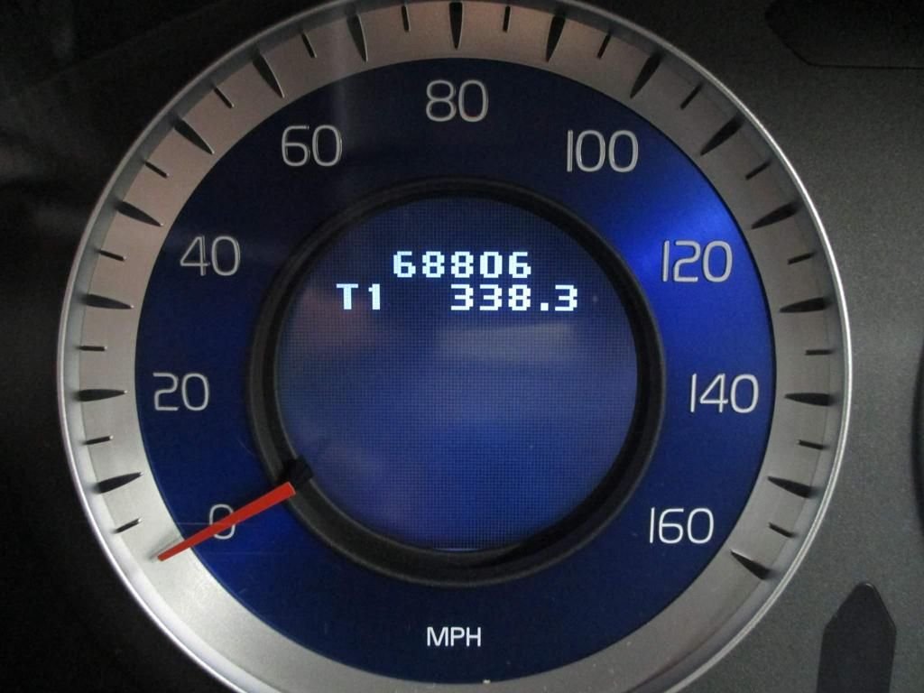 USED 2010 10 VOLVO XC60 2.4 D5 R-DESIGN SE AWD 5d 205 BHP 68000 MILES ONLY
