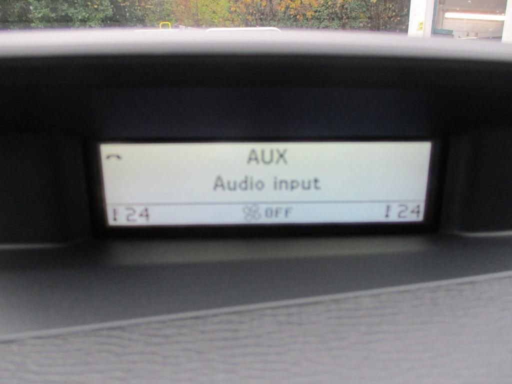 USED 2010 10 VOLVO XC60 2.4 D5 R-DESIGN SE AWD 5d 205 BHP 68000 MILES ONLY