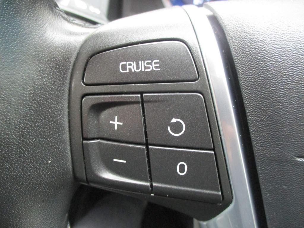 USED 2010 10 VOLVO XC60 2.4 D5 R-DESIGN SE AWD 5d 205 BHP 68000 MILES ONLY