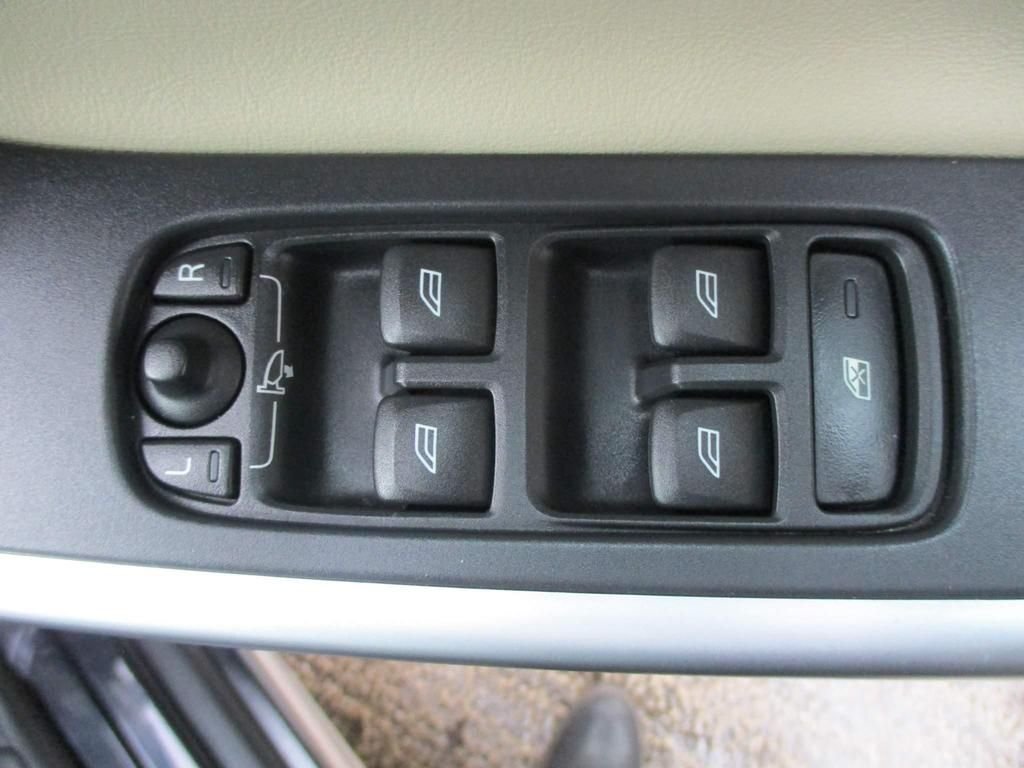 USED 2010 10 VOLVO XC60 2.4 D5 R-DESIGN SE AWD 5d 205 BHP 68000 MILES ONLY