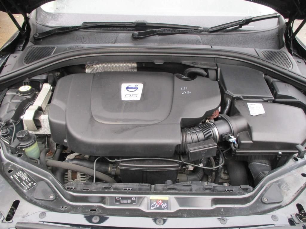 USED 2010 10 VOLVO XC60 2.4 D5 R-DESIGN SE AWD 5d 205 BHP 68000 MILES ONLY