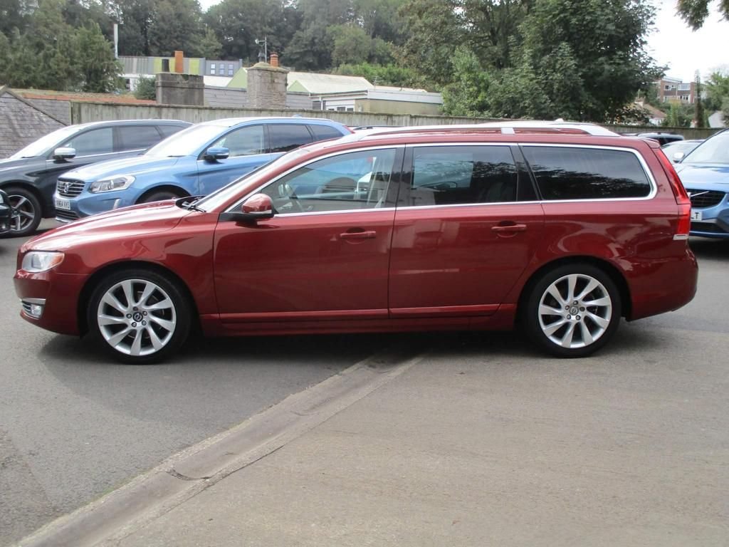 USED 2013 63 VOLVO V70 2.4 D5 SE LUX 5d 212 BHP WINTER + FAMILY PACK