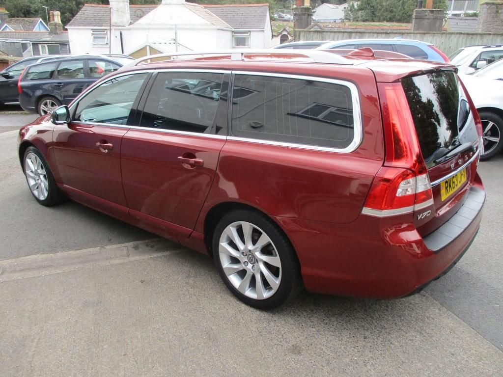 USED 2013 63 VOLVO V70 2.4 D5 SE LUX 5d 212 BHP WINTER + FAMILY PACK