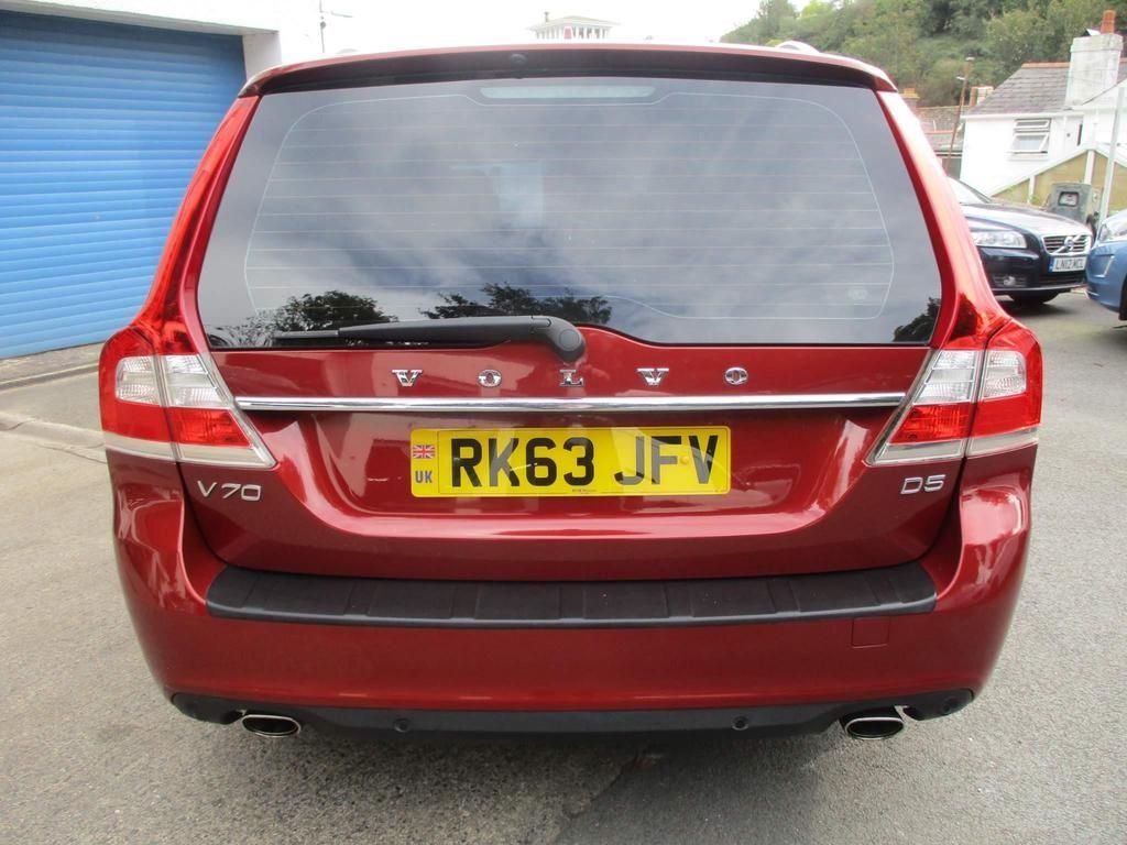 USED 2013 63 VOLVO V70 2.4 D5 SE LUX 5d 212 BHP WINTER + FAMILY PACK