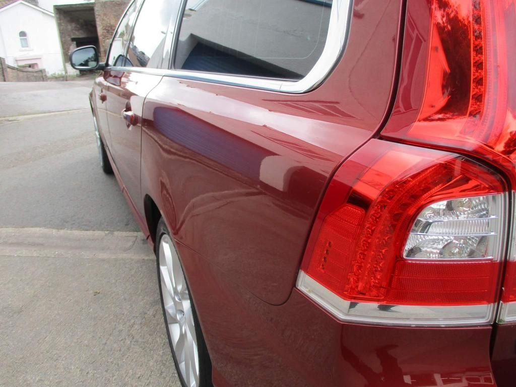 USED 2013 63 VOLVO V70 2.4 D5 SE LUX 5d 212 BHP WINTER + FAMILY PACK