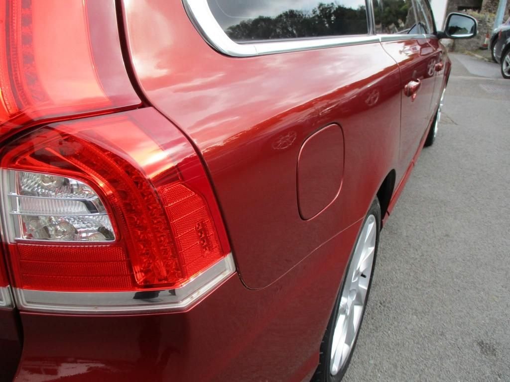 USED 2013 63 VOLVO V70 2.4 D5 SE LUX 5d 212 BHP WINTER + FAMILY PACK