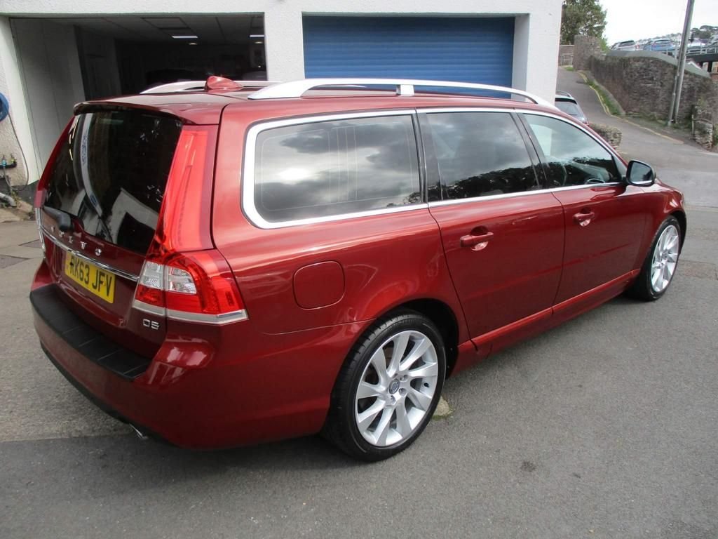 USED 2013 63 VOLVO V70 2.4 D5 SE LUX 5d 212 BHP WINTER + FAMILY PACK