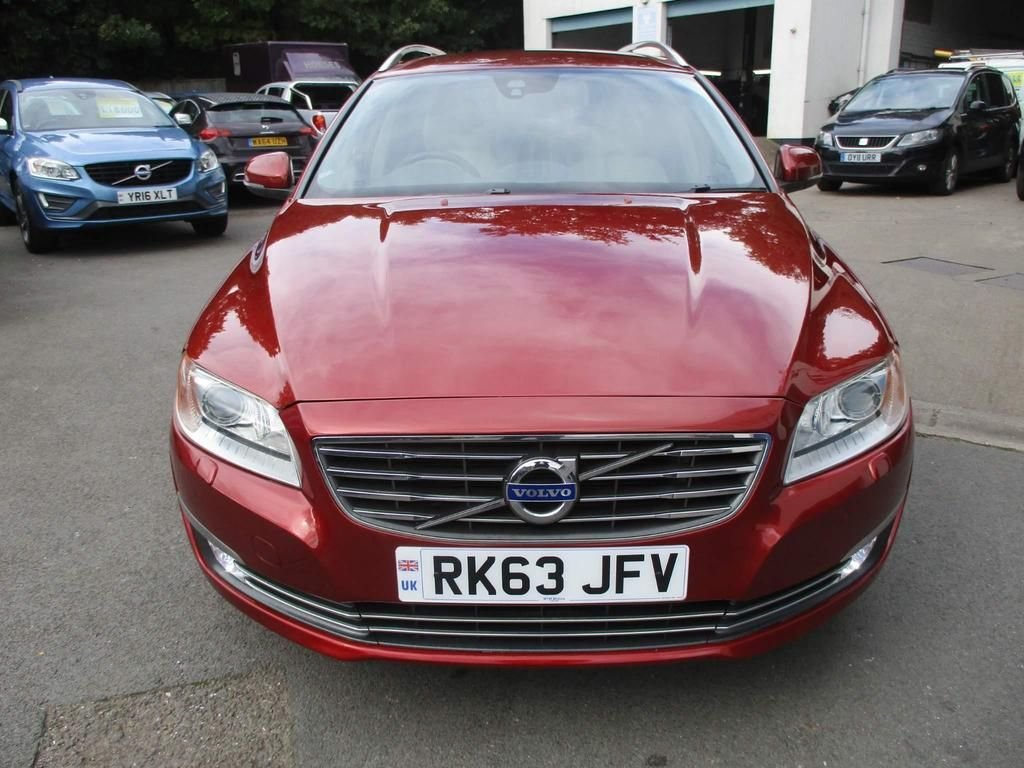 USED 2013 63 VOLVO V70 2.4 D5 SE LUX 5d 212 BHP WINTER + FAMILY PACK