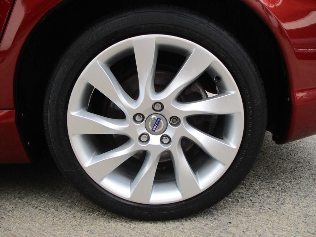 USED 2013 63 VOLVO V70 2.4 D5 SE LUX 5d 212 BHP WINTER + FAMILY PACK
