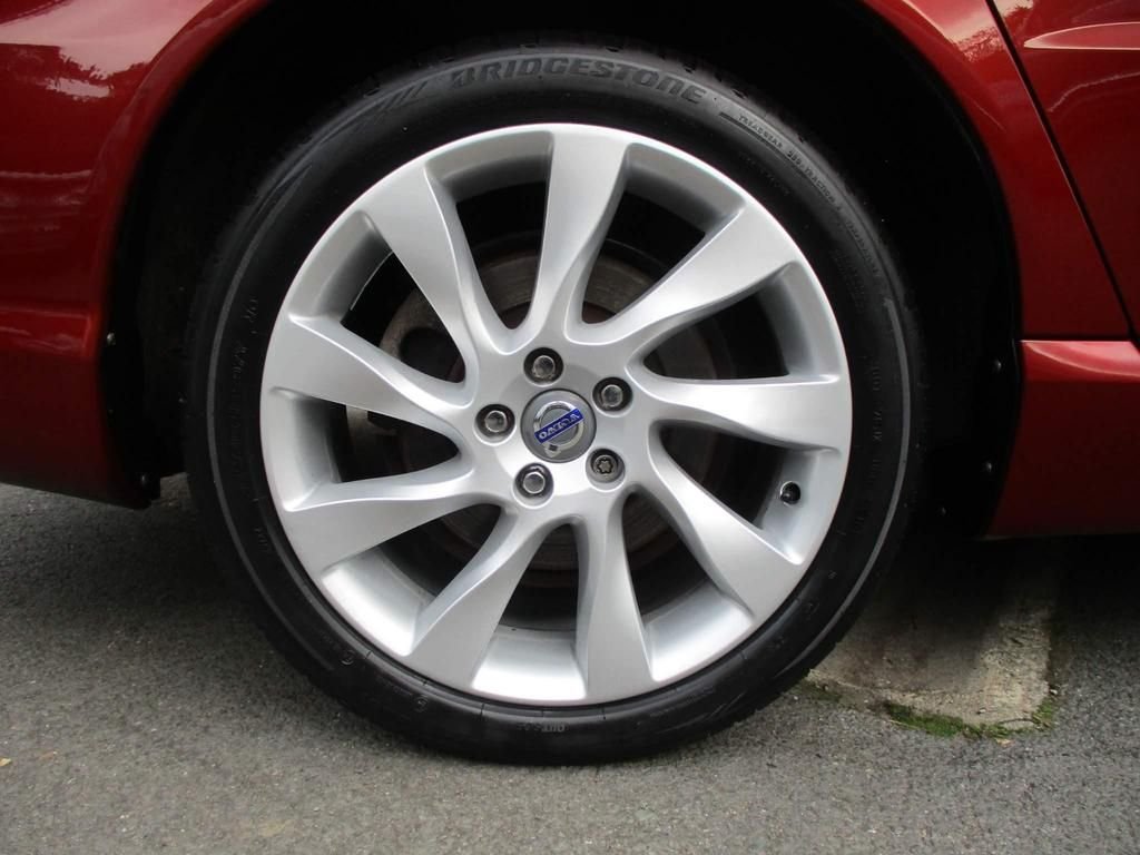USED 2013 63 VOLVO V70 2.4 D5 SE LUX 5d 212 BHP WINTER + FAMILY PACK