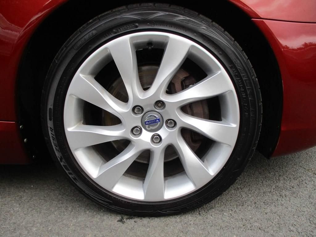 USED 2013 63 VOLVO V70 2.4 D5 SE LUX 5d 212 BHP WINTER + FAMILY PACK