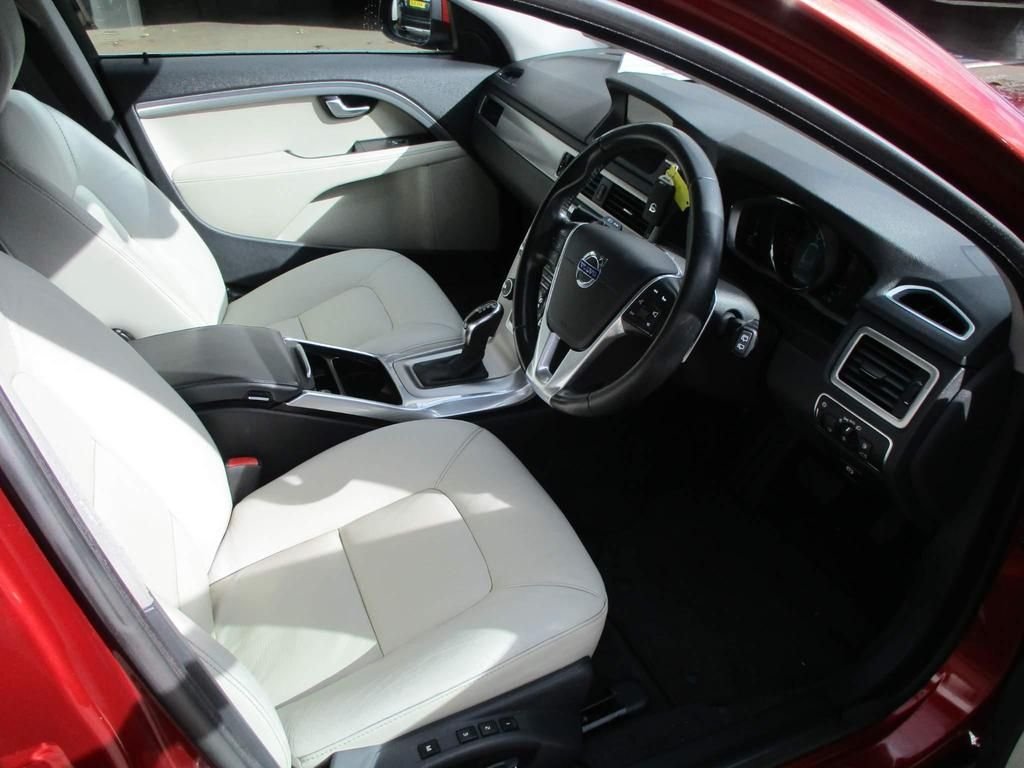 USED 2013 63 VOLVO V70 2.4 D5 SE LUX 5d 212 BHP WINTER + FAMILY PACK