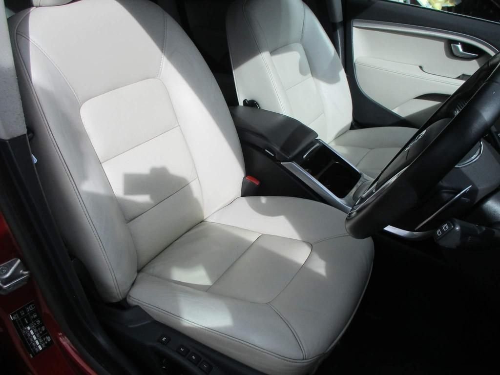 USED 2013 63 VOLVO V70 2.4 D5 SE LUX 5d 212 BHP WINTER + FAMILY PACK