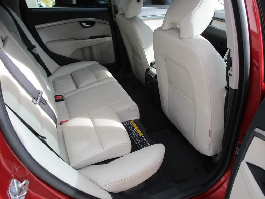USED 2013 63 VOLVO V70 2.4 D5 SE LUX 5d 212 BHP WINTER + FAMILY PACK