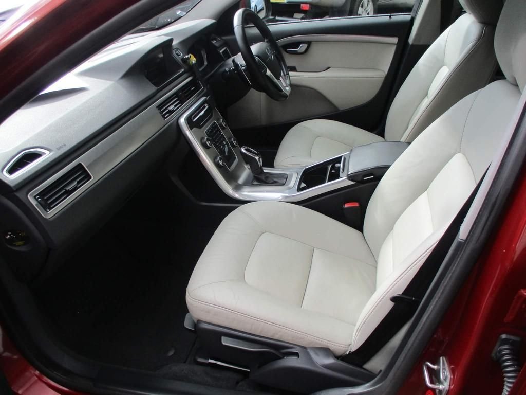 USED 2013 63 VOLVO V70 2.4 D5 SE LUX 5d 212 BHP WINTER + FAMILY PACK