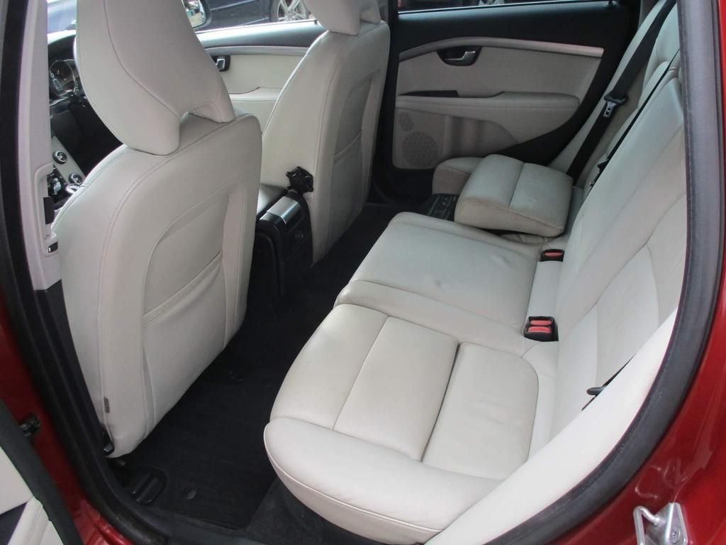 USED 2013 63 VOLVO V70 2.4 D5 SE LUX 5d 212 BHP WINTER + FAMILY PACK