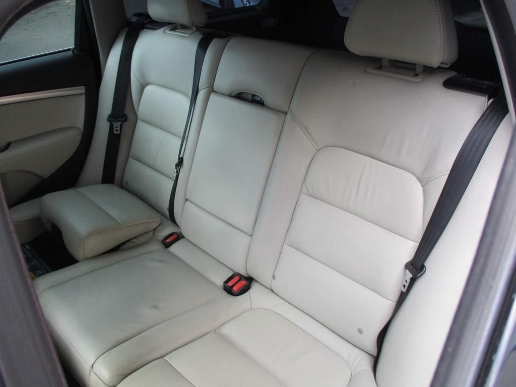 USED 2013 63 VOLVO V70 2.4 D5 SE LUX 5d 212 BHP WINTER + FAMILY PACK