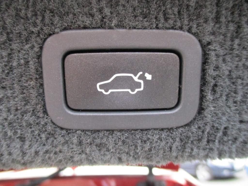 USED 2013 63 VOLVO V70 2.4 D5 SE LUX 5d 212 BHP WINTER + FAMILY PACK