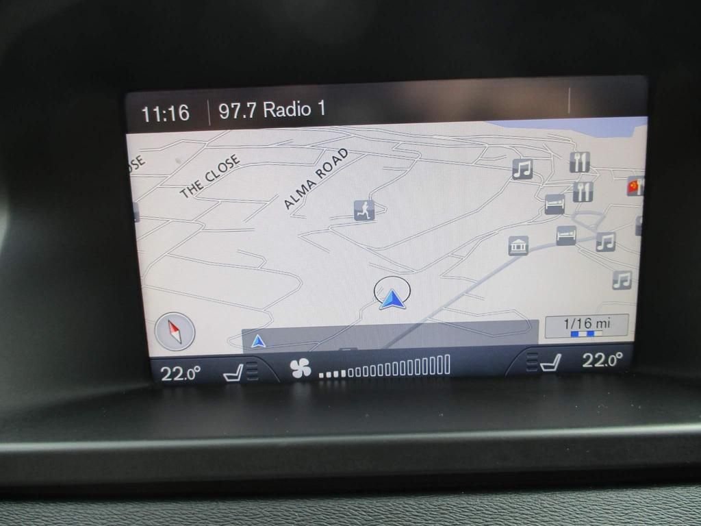 USED 2013 63 VOLVO V70 2.4 D5 SE LUX 5d 212 BHP WINTER + FAMILY PACK
