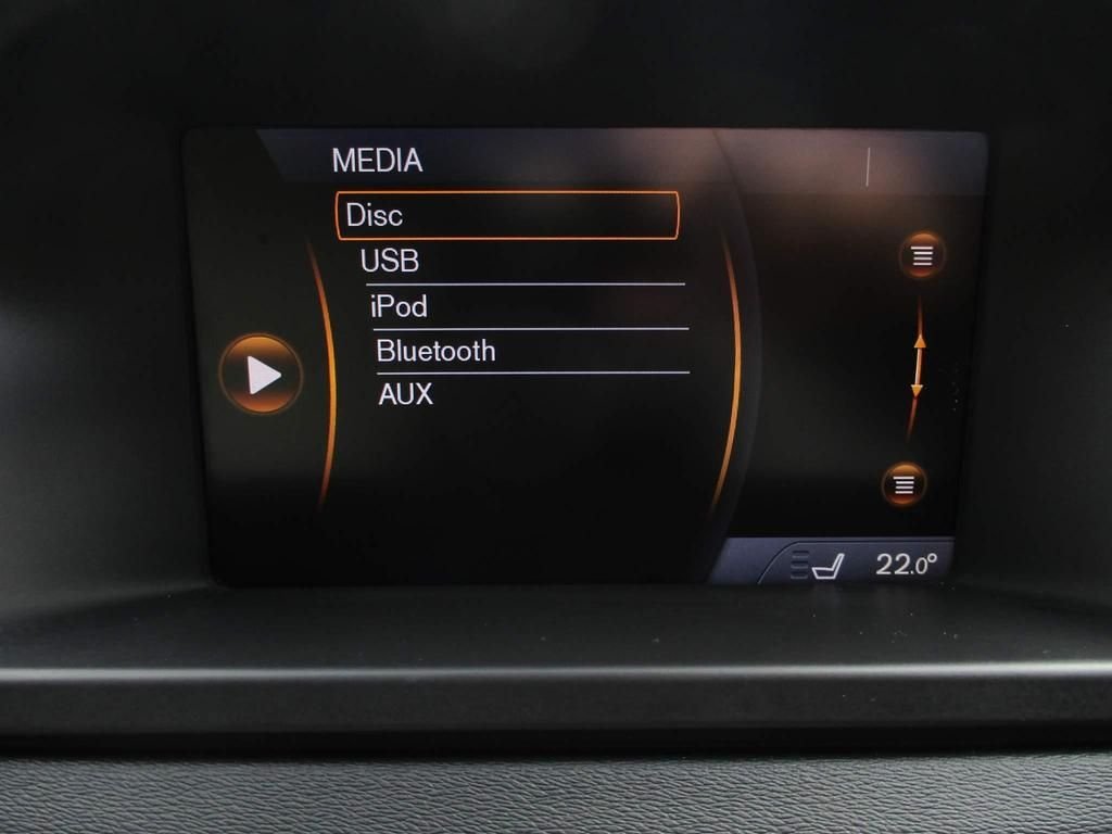 USED 2013 63 VOLVO V70 2.4 D5 SE LUX 5d 212 BHP WINTER + FAMILY PACK