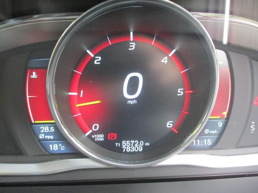 USED 2013 63 VOLVO V70 2.4 D5 SE LUX 5d 212 BHP WINTER + FAMILY PACK