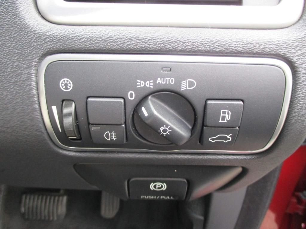 USED 2013 63 VOLVO V70 2.4 D5 SE LUX 5d 212 BHP WINTER + FAMILY PACK