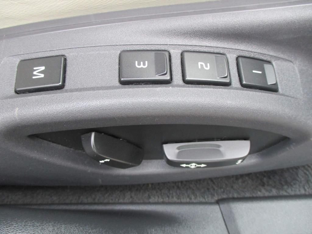 USED 2013 63 VOLVO V70 2.4 D5 SE LUX 5d 212 BHP WINTER + FAMILY PACK