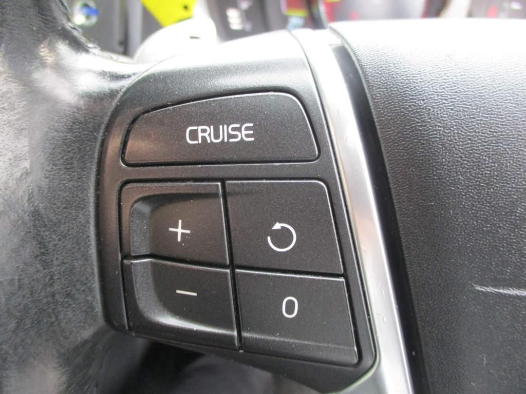 USED 2013 63 VOLVO V70 2.4 D5 SE LUX 5d 212 BHP WINTER + FAMILY PACK