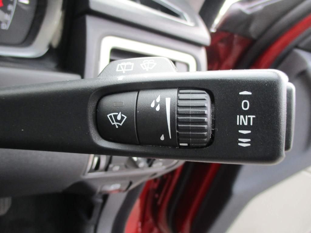 USED 2013 63 VOLVO V70 2.4 D5 SE LUX 5d 212 BHP WINTER + FAMILY PACK