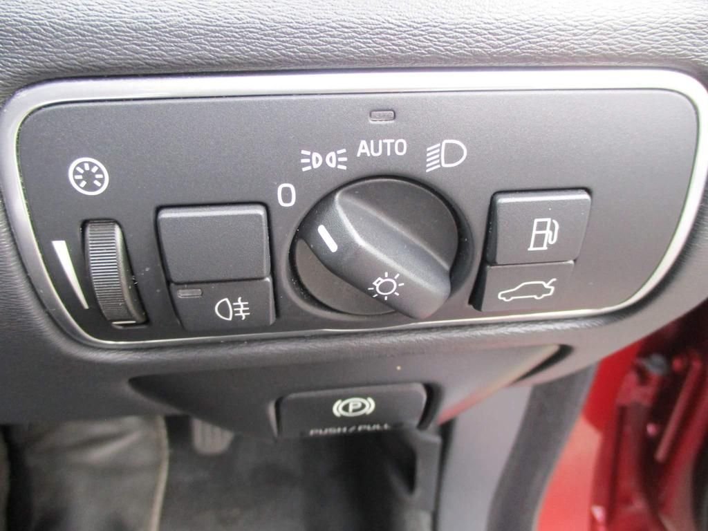 USED 2013 63 VOLVO V70 2.4 D5 SE LUX 5d 212 BHP WINTER + FAMILY PACK
