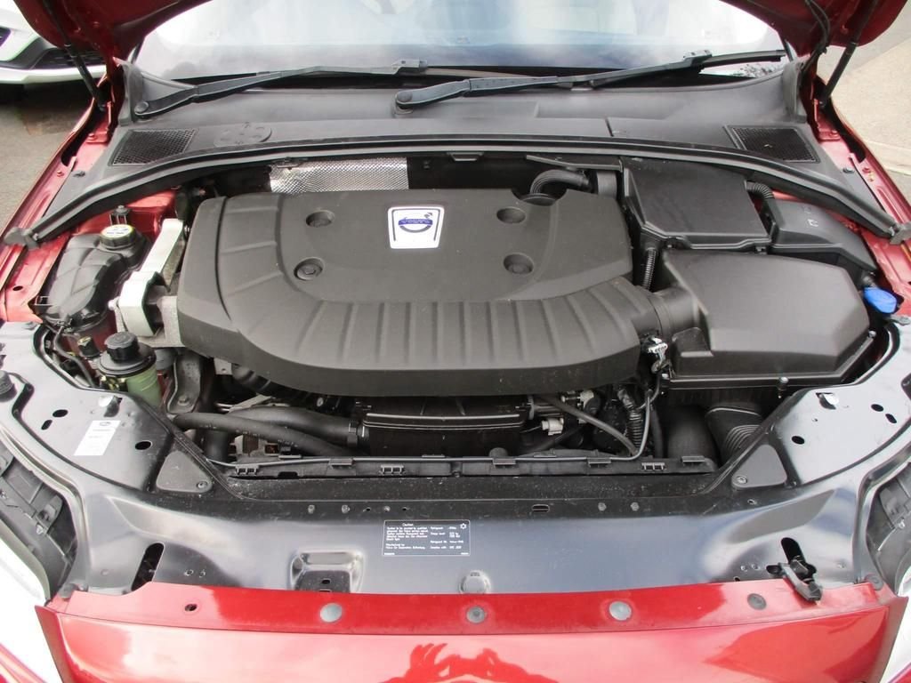 USED 2013 63 VOLVO V70 2.4 D5 SE LUX 5d 212 BHP WINTER + FAMILY PACK