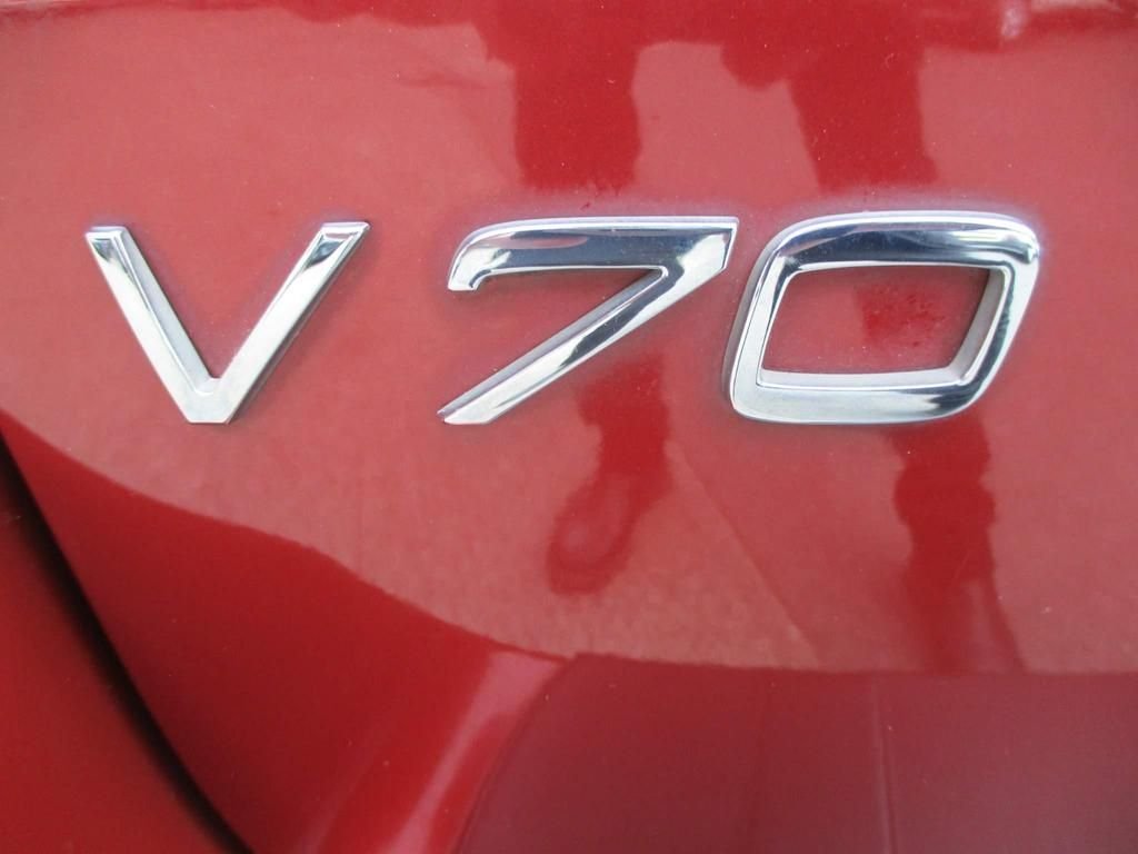 USED 2013 63 VOLVO V70 2.4 D5 SE LUX 5d 212 BHP WINTER + FAMILY PACK