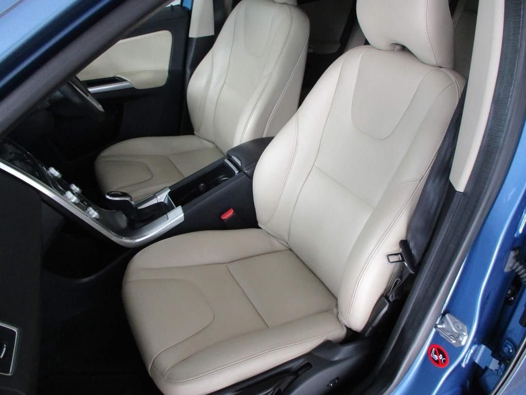 USED 2016 66 VOLVO XC60 2.4 D5 SE LUX NAV AWD 5d 217 BHP DRIVERS SUPPORT PACK