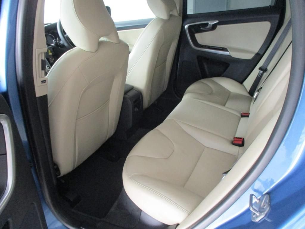 USED 2016 66 VOLVO XC60 2.4 D5 SE LUX NAV AWD 5d 217 BHP DRIVERS SUPPORT PACK
