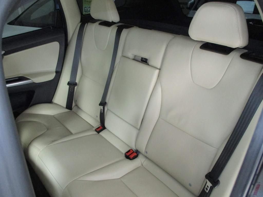 USED 2016 66 VOLVO XC60 2.4 D5 SE LUX NAV AWD 5d 217 BHP DRIVERS SUPPORT PACK
