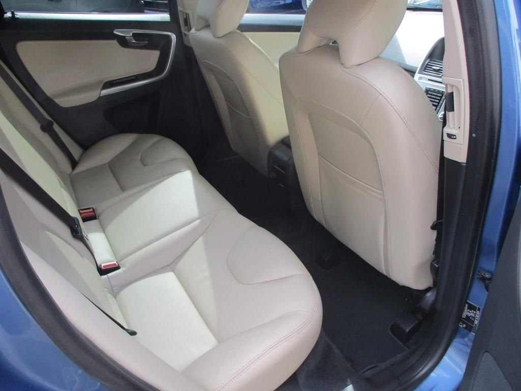 USED 2016 66 VOLVO XC60 2.4 D5 SE LUX NAV AWD 5d 217 BHP DRIVERS SUPPORT PACK
