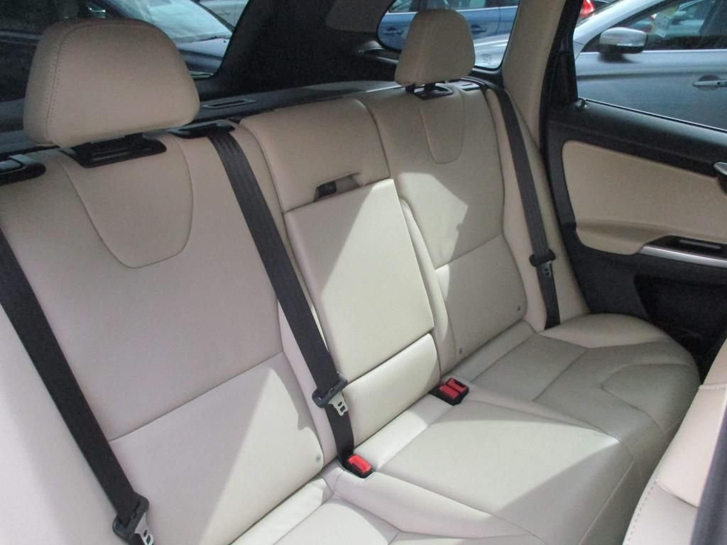 USED 2016 66 VOLVO XC60 2.4 D5 SE LUX NAV AWD 5d 217 BHP DRIVERS SUPPORT PACK