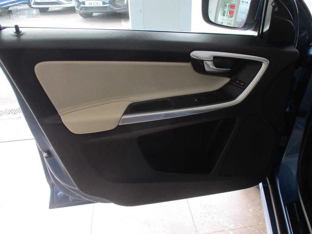 USED 2016 66 VOLVO XC60 2.4 D5 SE LUX NAV AWD 5d 217 BHP DRIVERS SUPPORT PACK
