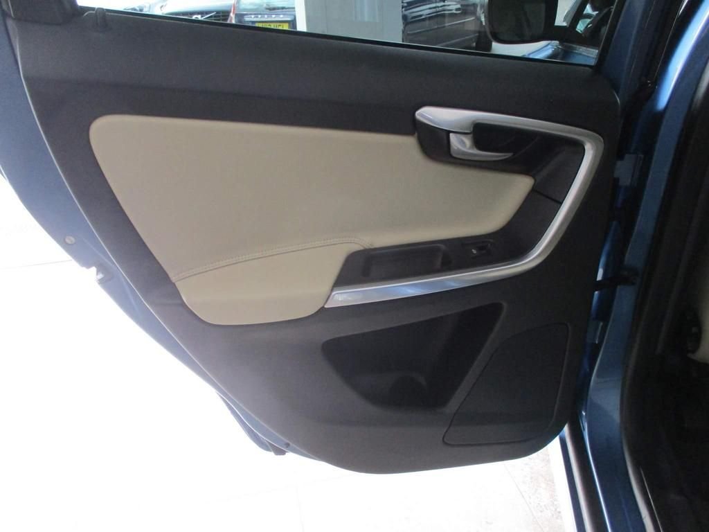 USED 2016 66 VOLVO XC60 2.4 D5 SE LUX NAV AWD 5d 217 BHP DRIVERS SUPPORT PACK