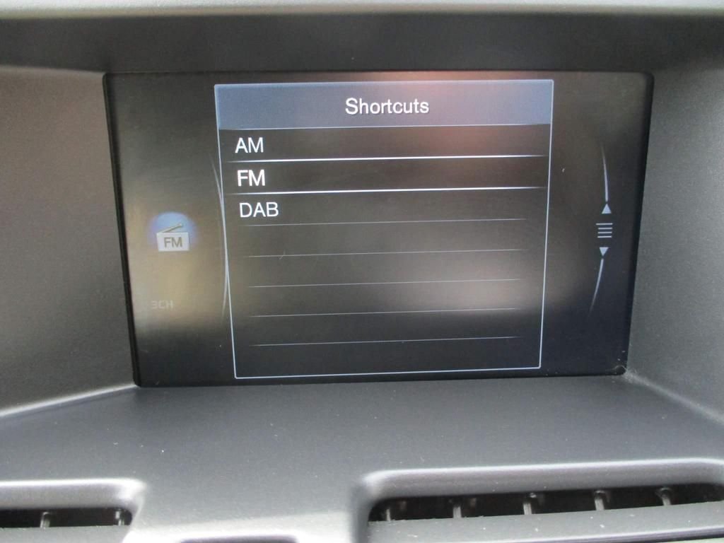 USED 2016 66 VOLVO XC60 2.4 D5 SE LUX NAV AWD 5d 217 BHP DRIVERS SUPPORT PACK