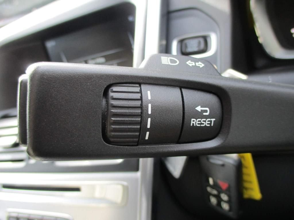 USED 2016 66 VOLVO XC60 2.4 D5 SE LUX NAV AWD 5d 217 BHP DRIVERS SUPPORT PACK