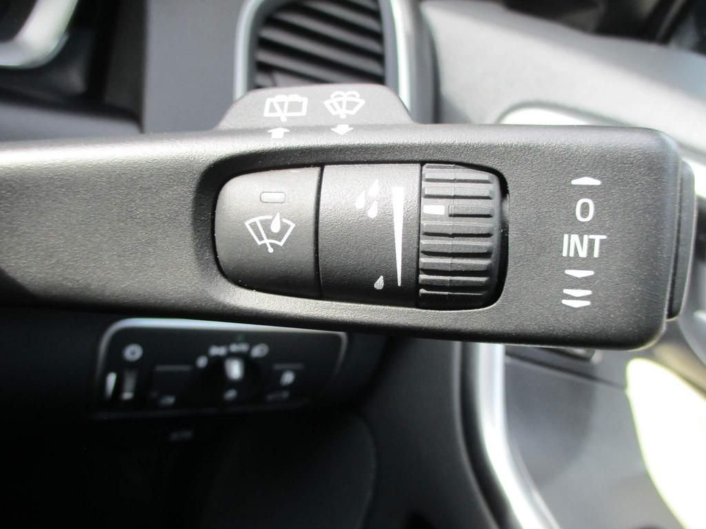 USED 2016 66 VOLVO XC60 2.4 D5 SE LUX NAV AWD 5d 217 BHP DRIVERS SUPPORT PACK