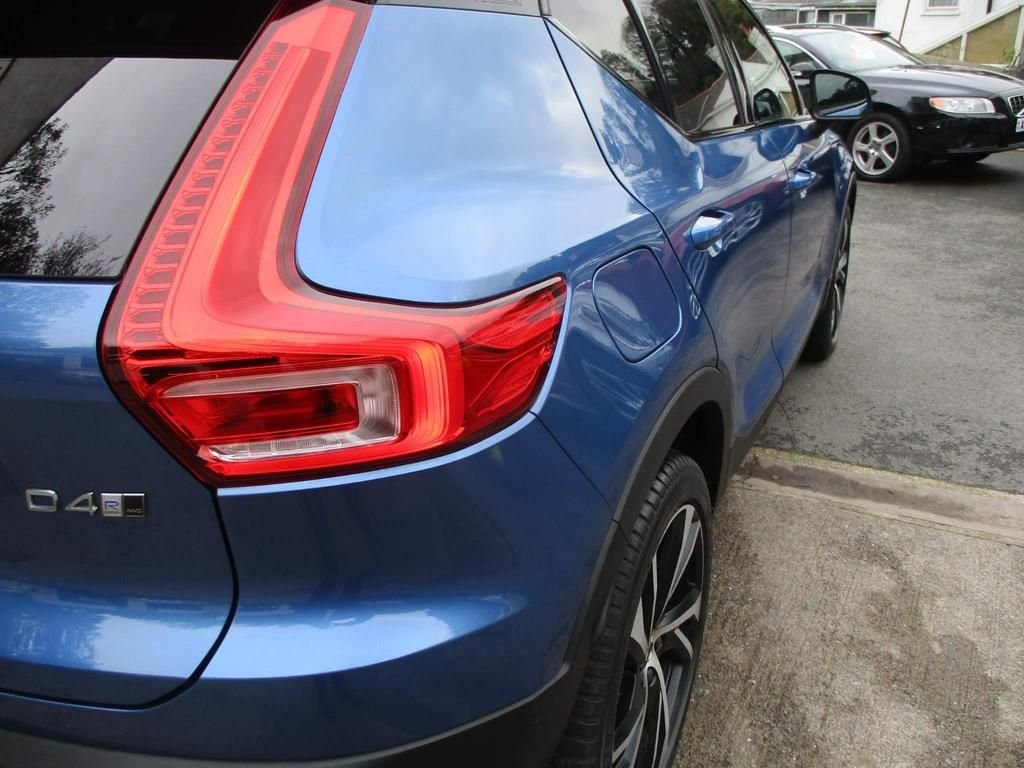 USED 2020 20 VOLVO XC40 2.0 D4 R-DESIGN PRO AWD 5d 188 BHP FULL SERVICE HISTORY