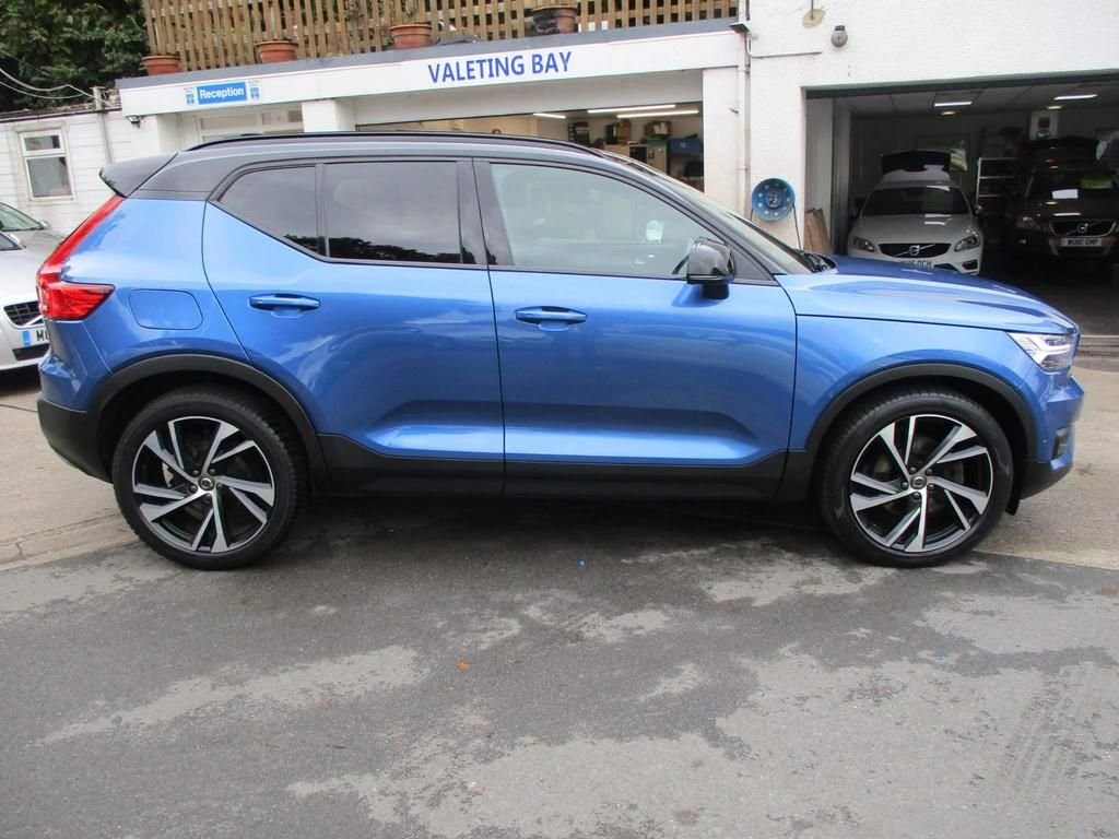 USED 2020 20 VOLVO XC40 2.0 D4 R-DESIGN PRO AWD 5d 188 BHP FULL SERVICE HISTORY