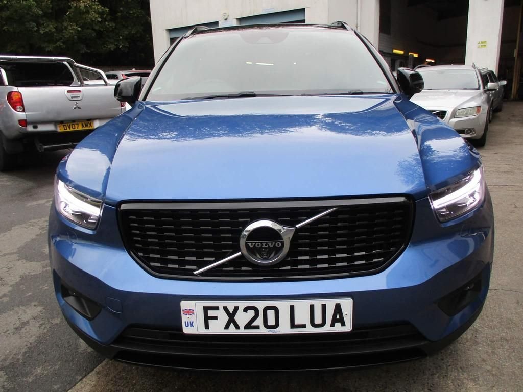 USED 2020 20 VOLVO XC40 2.0 D4 R-DESIGN PRO AWD 5d 188 BHP FULL SERVICE HISTORY